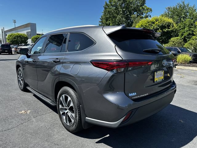 Used 2023 Toyota Highlander XLE AWD/4WD image 7