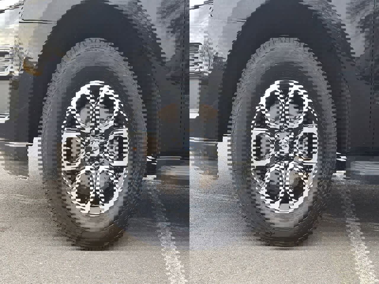 Certified 2024 Ford Expedition XLT image 29