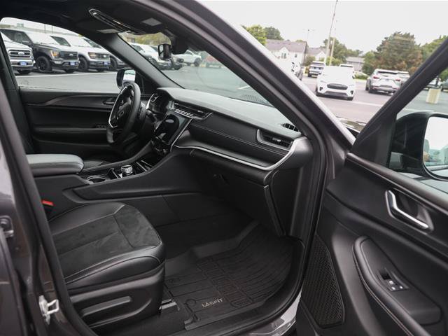 Used 2024 Jeep Grand Cherokee L Altitude AWD/4WD image 37