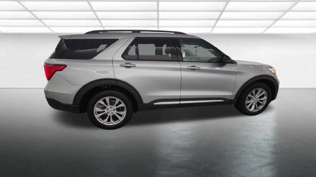 Certified 2024 Ford Explorer XLT w/ Equipment Group 202A AWD/4WD image 9