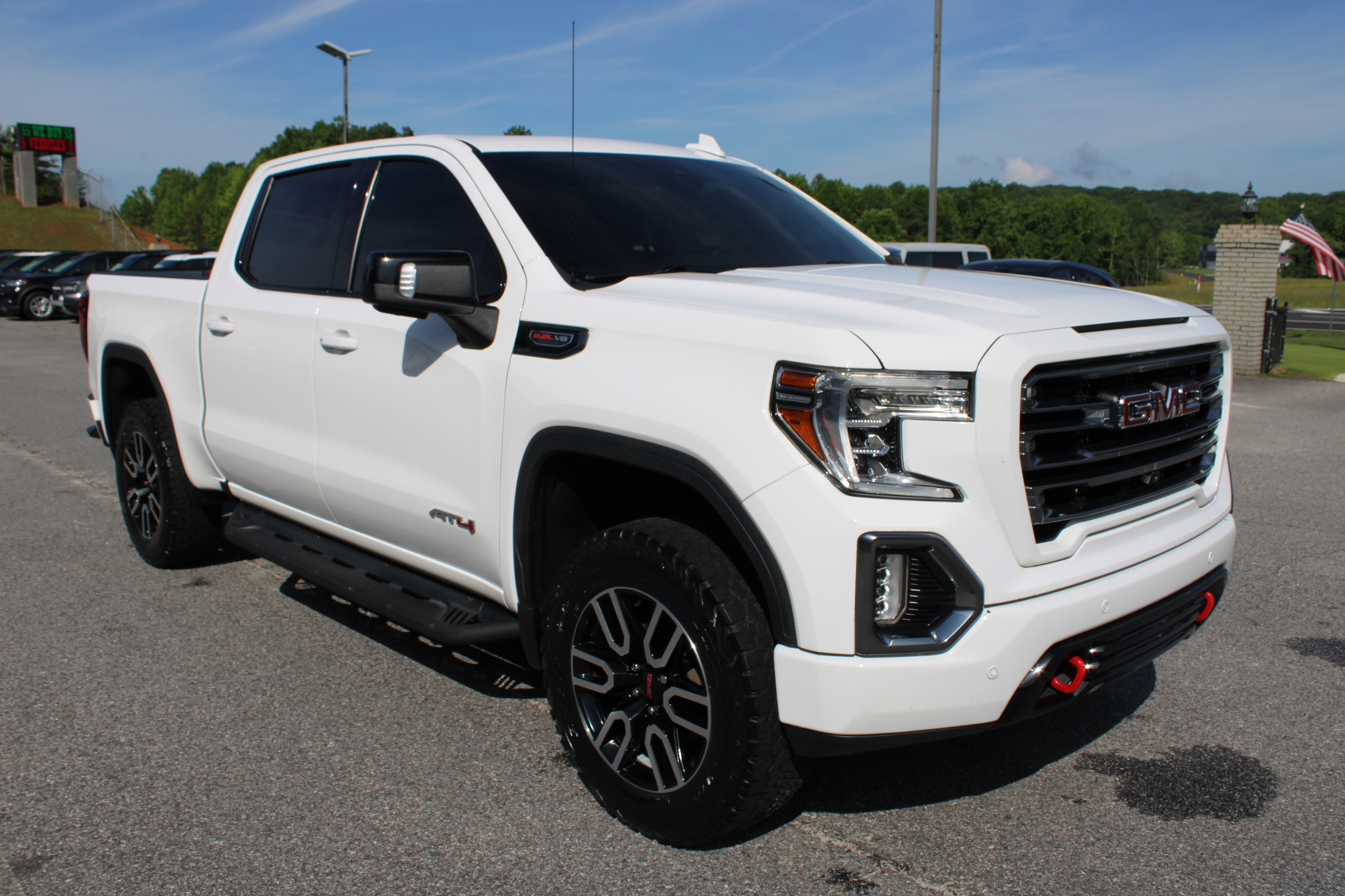 Used 2021 GMC Sierra 1500 AT4 w/ AT4 Premium Package AWD/4WD image 4