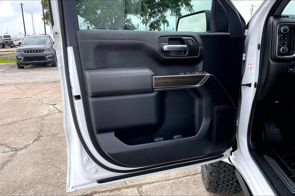 Used 2022 Chevrolet Silverado 1500 RST w/ Safety Package AWD/4WD image 17