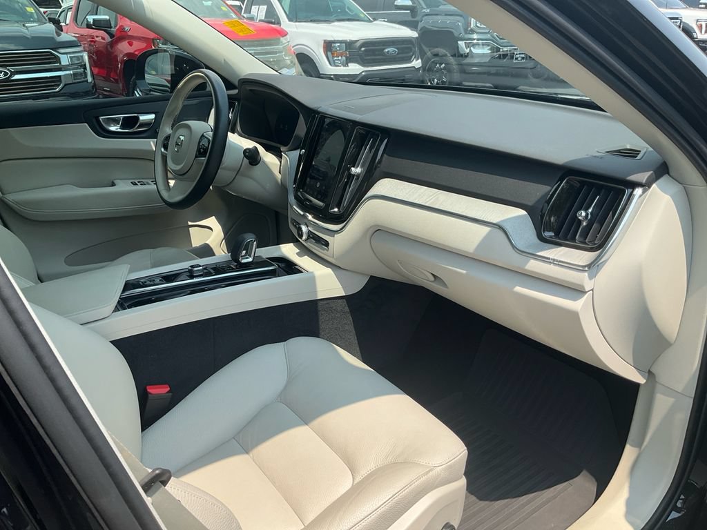 Used 2024 Volvo XC60 B5 Plus w/ Climate Package AWD/4WD image 11