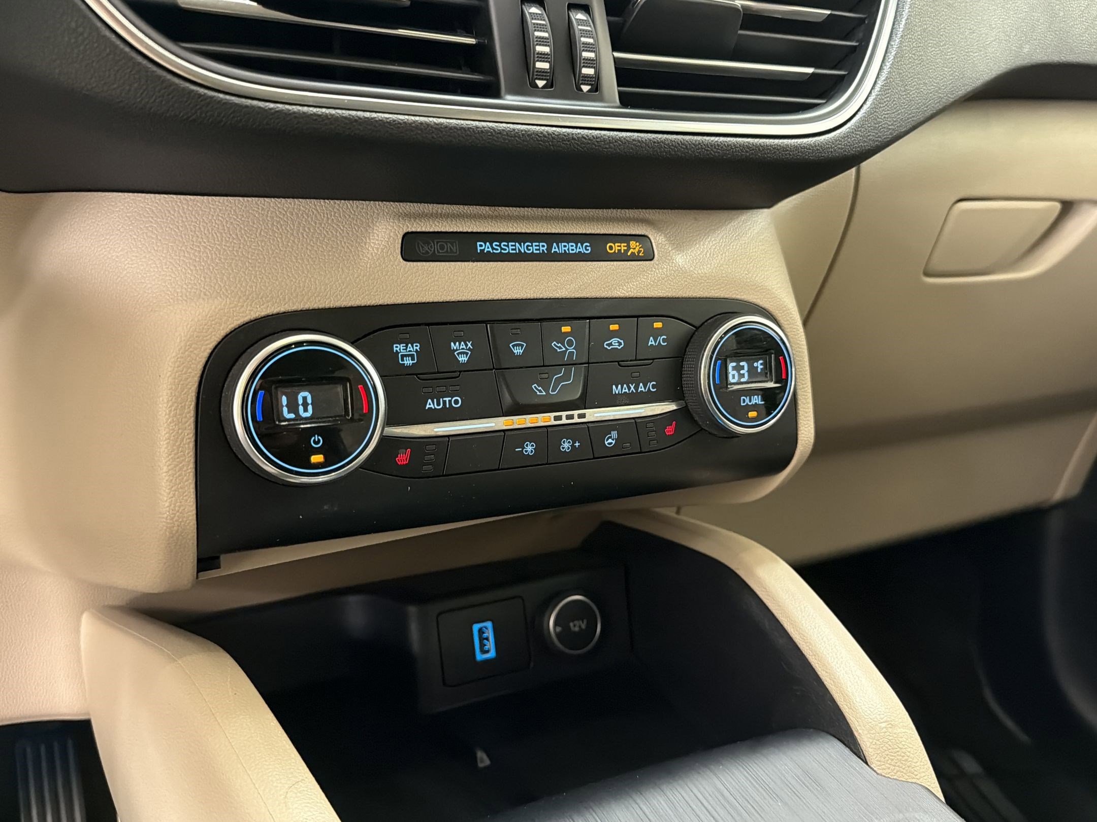 Certified 2020 Ford Escape Titanium AWD/4WD image 25
