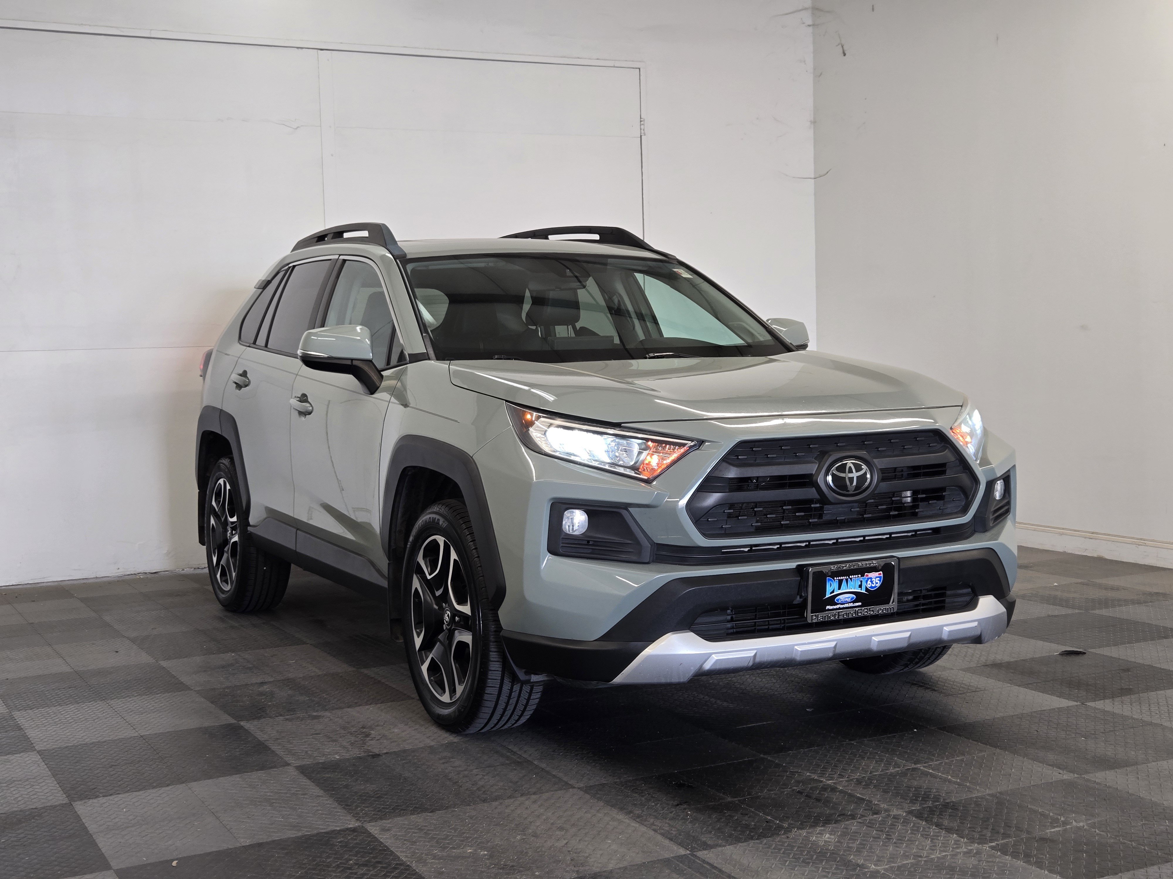 Used 2019 Toyota RAV4 Adventure AWD/4WD image 2