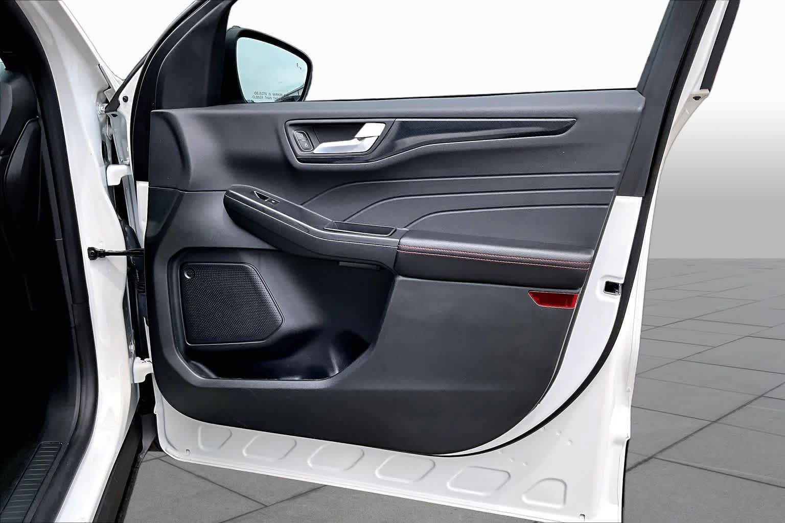Certified 2025 Ford Escape ST-Line w/ Tech Pack #1 FWD image 23