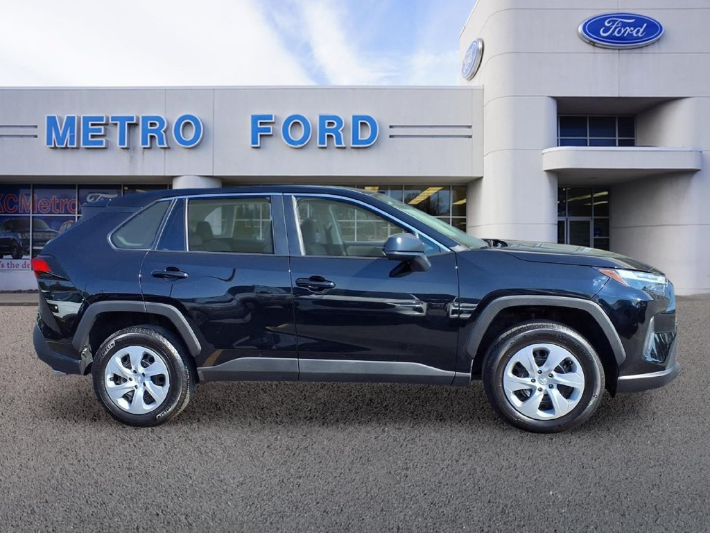 Used 2025 Toyota RAV4 LE AWD/4WD image 2