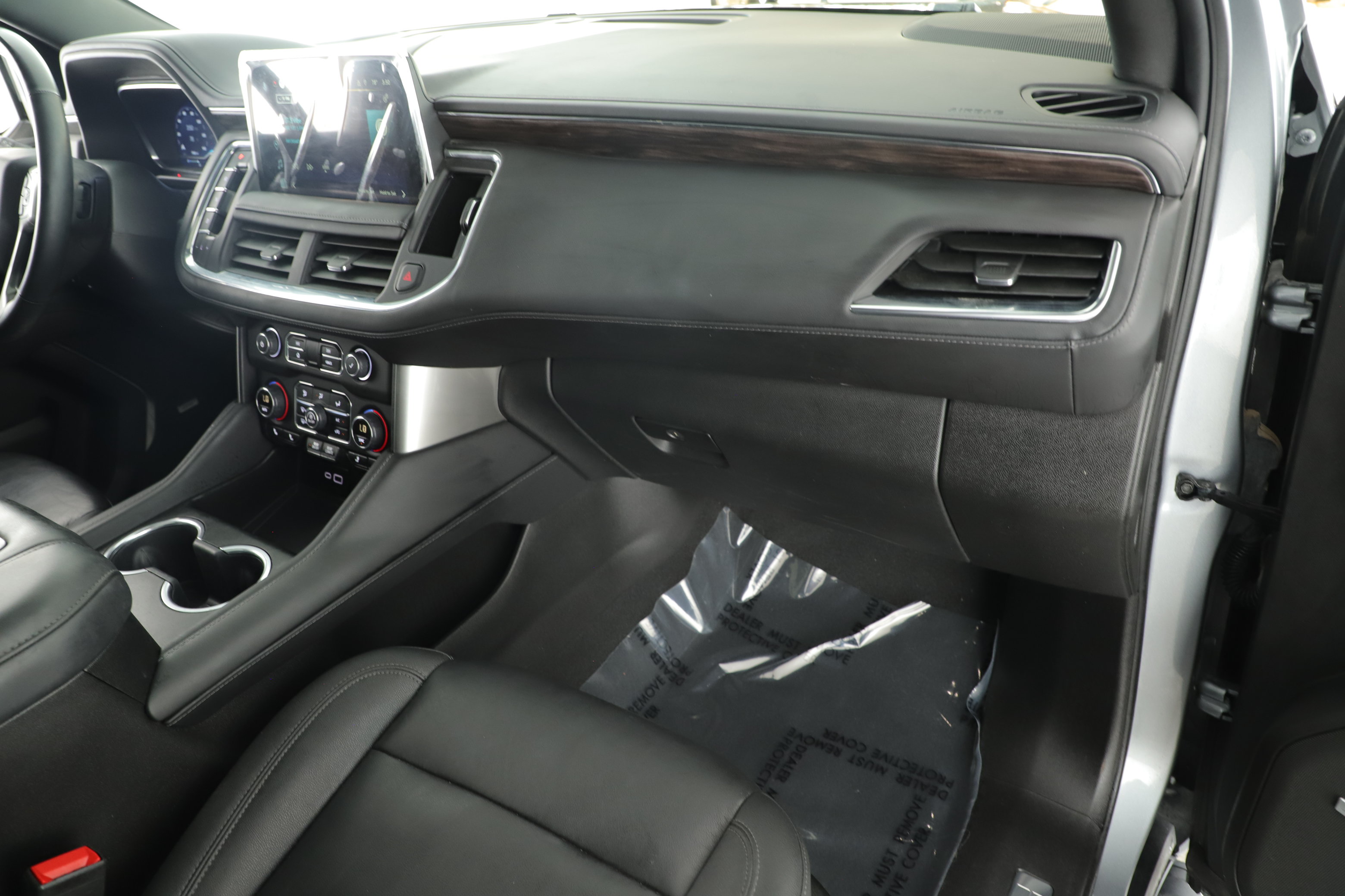 Used 2023 Chevrolet Tahoe Z71 w/ Luxury Package AWD/4WD image 18