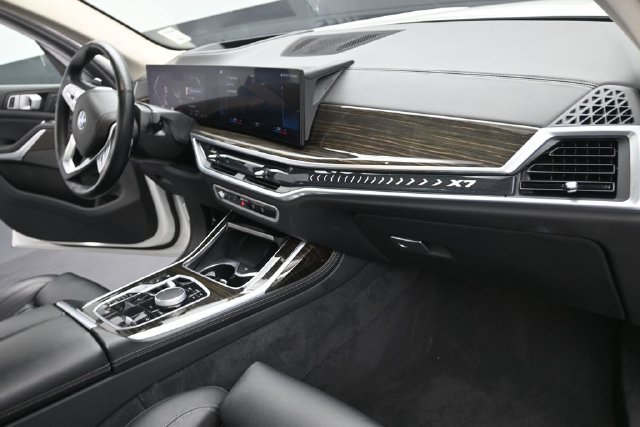 Used 2023 BMW X7 xDrive40i AWD/4WD image 31