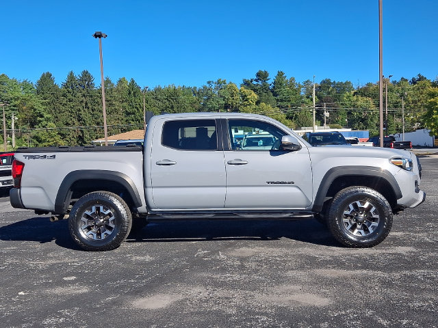 Used 2019 Toyota Tacoma TRD Off-Road AWD/4WD image 7