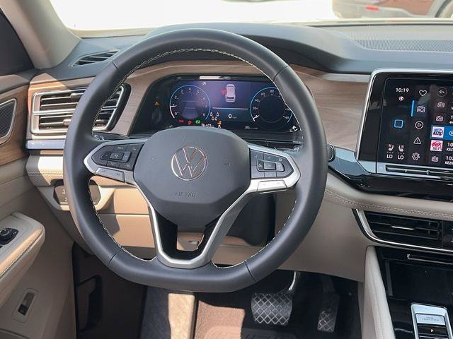 Used 2024 Volkswagen Atlas SE AWD/4WD image 13