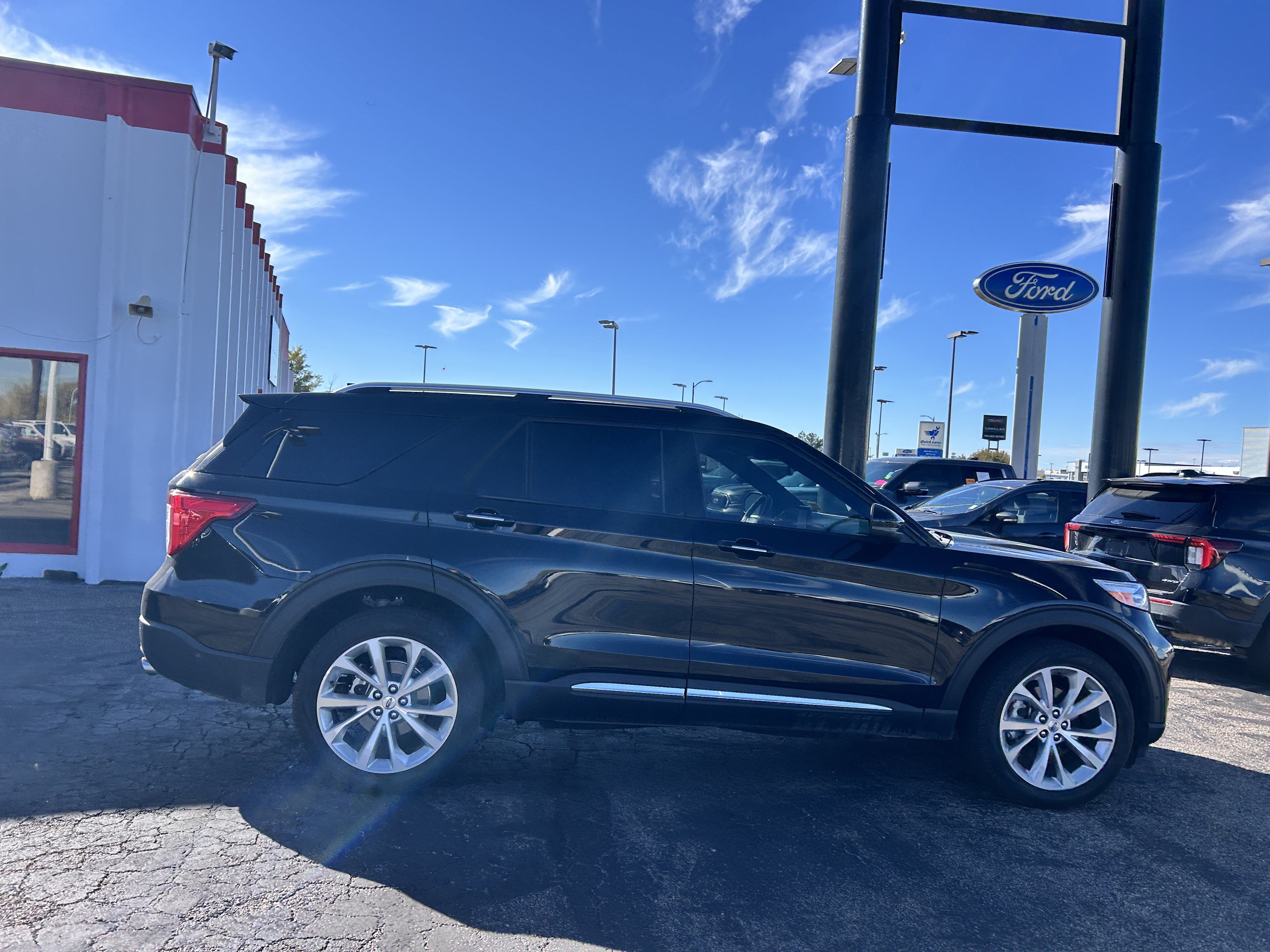 Certified 2023 Ford Explorer Platinum w/ Technology Package AWD/4WD image 7