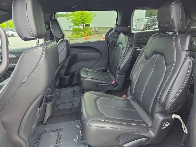 Used 2025 Chrysler Pacifica Select FWD image 10