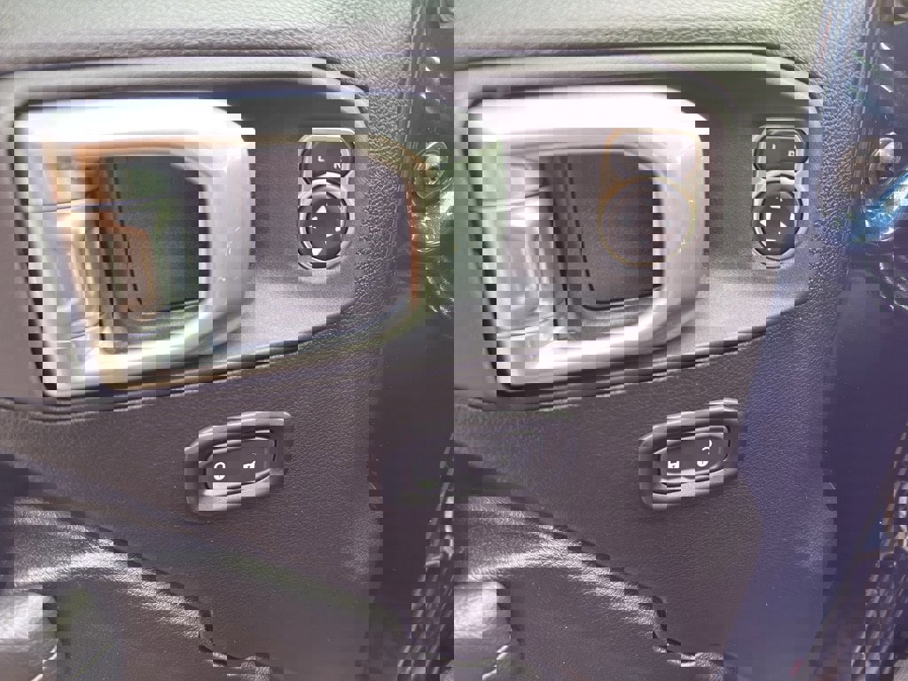 Used 2025 Jeep Gladiator Sport image 14