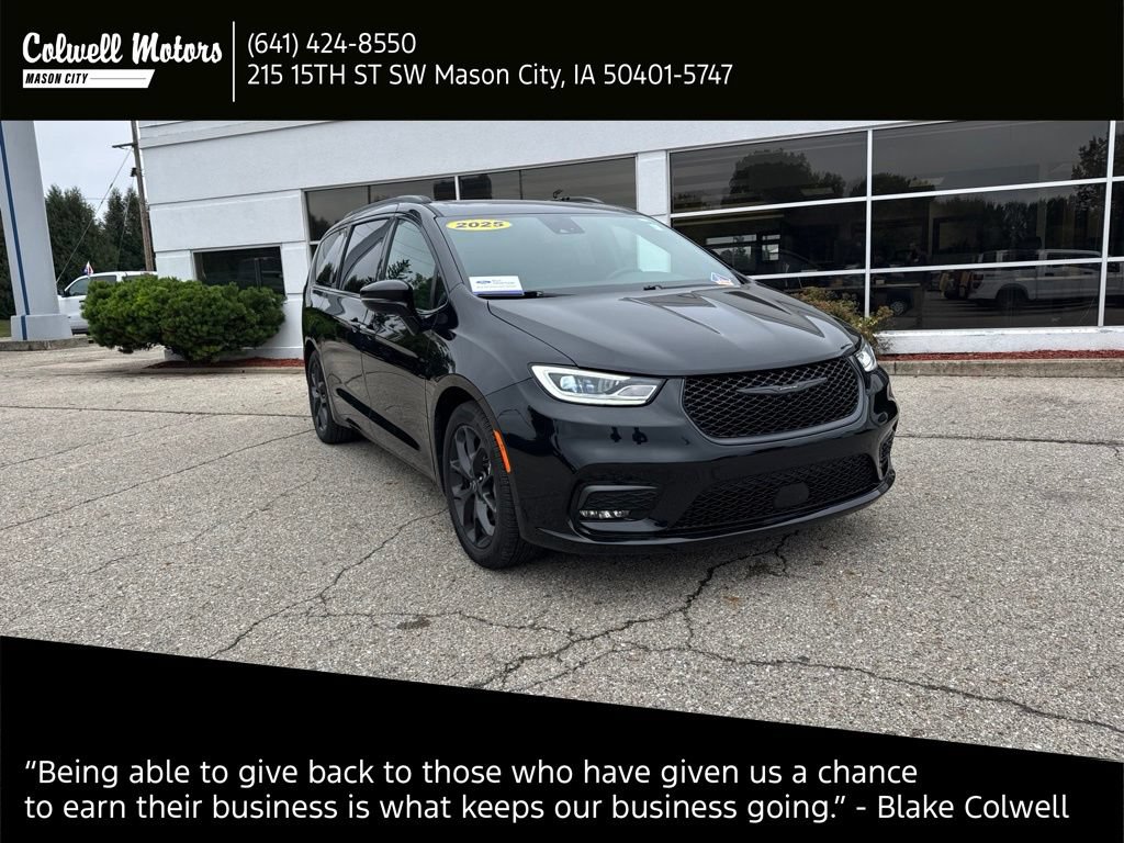 Used 2025 Chrysler Pacifica Limited