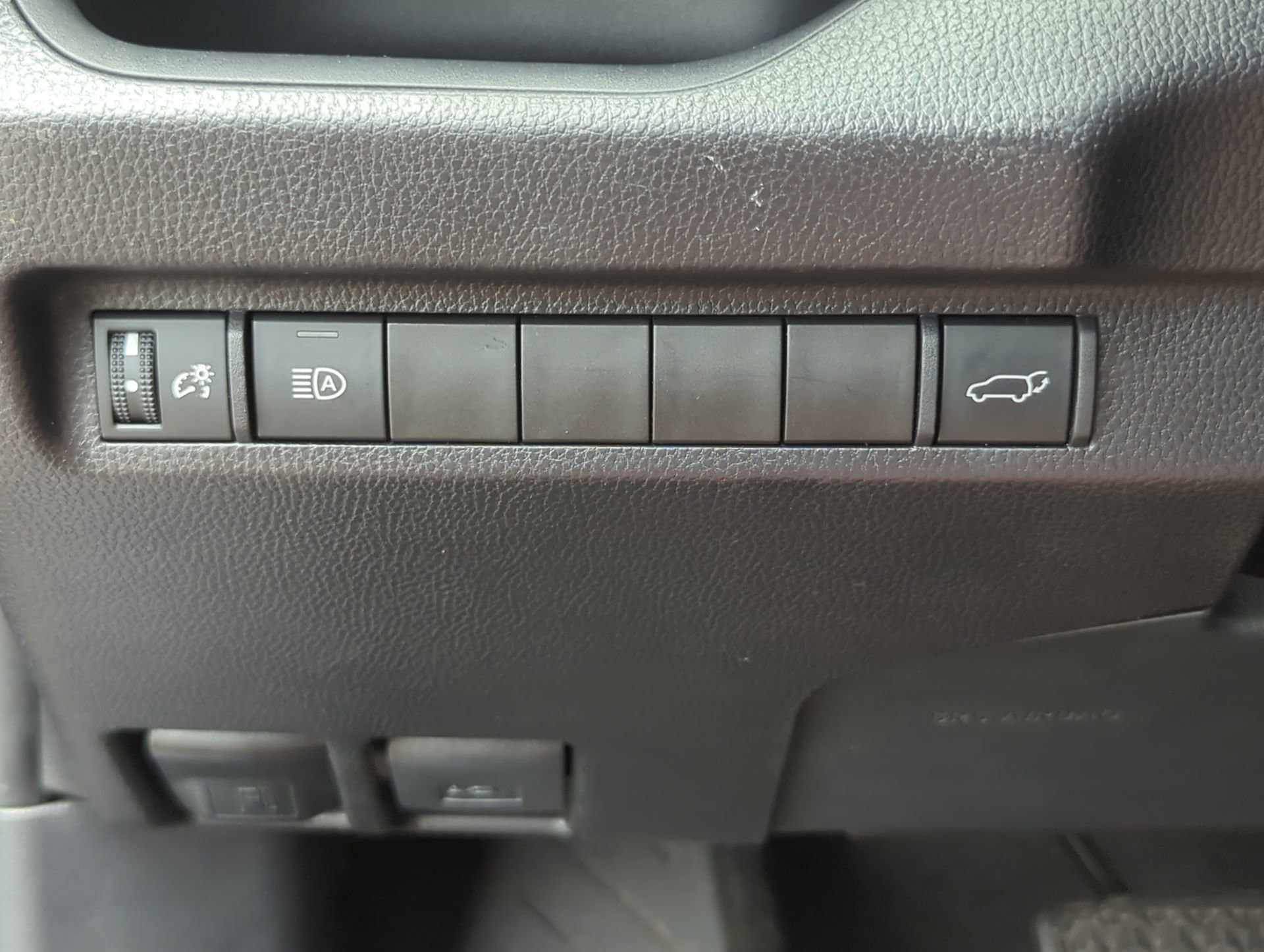 Used 2025 Toyota RAV4 XLE w/ Convenience Package FWD image 63