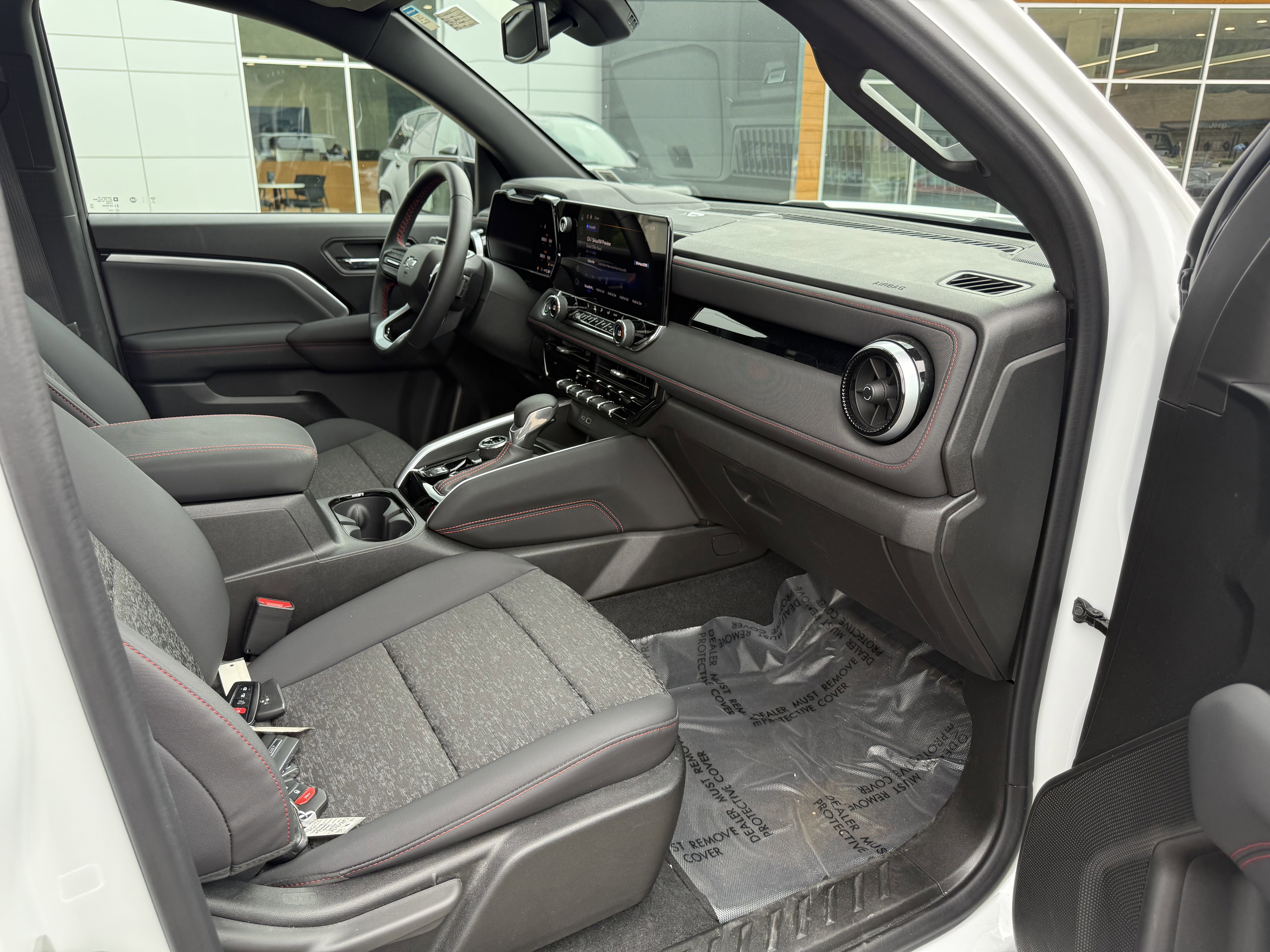 Used 2024 Chevrolet Colorado Z71 w/ Z71 Convenience Package 2 image 11