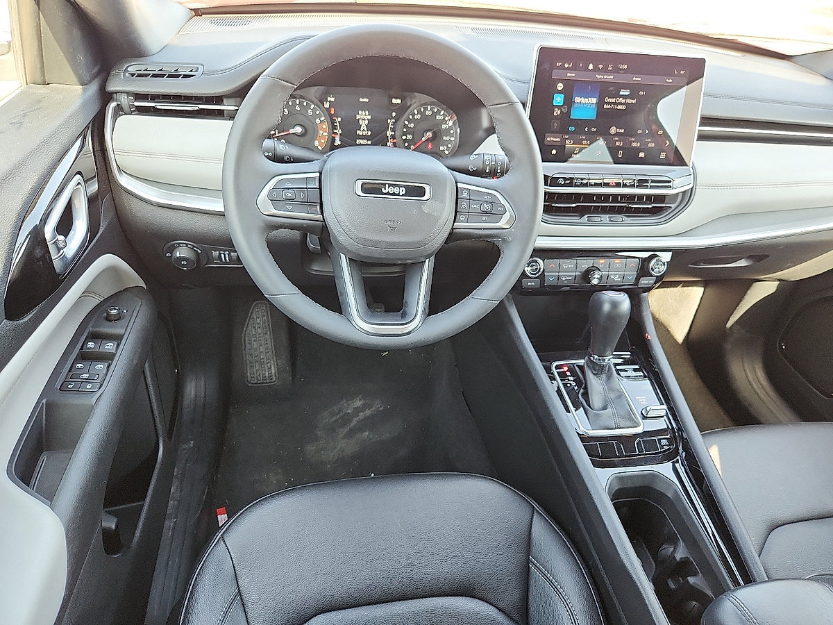 Used 2025 Jeep Compass Limited AWD/4WD image 15