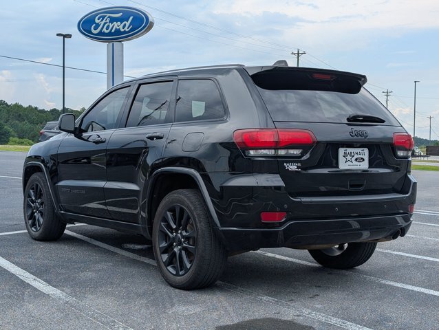 Used 2020 Jeep Grand Cherokee Altitude RWD image 2