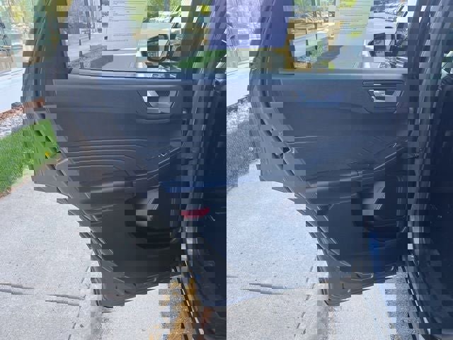 Certified 2025 Ford Escape Platinum image 18