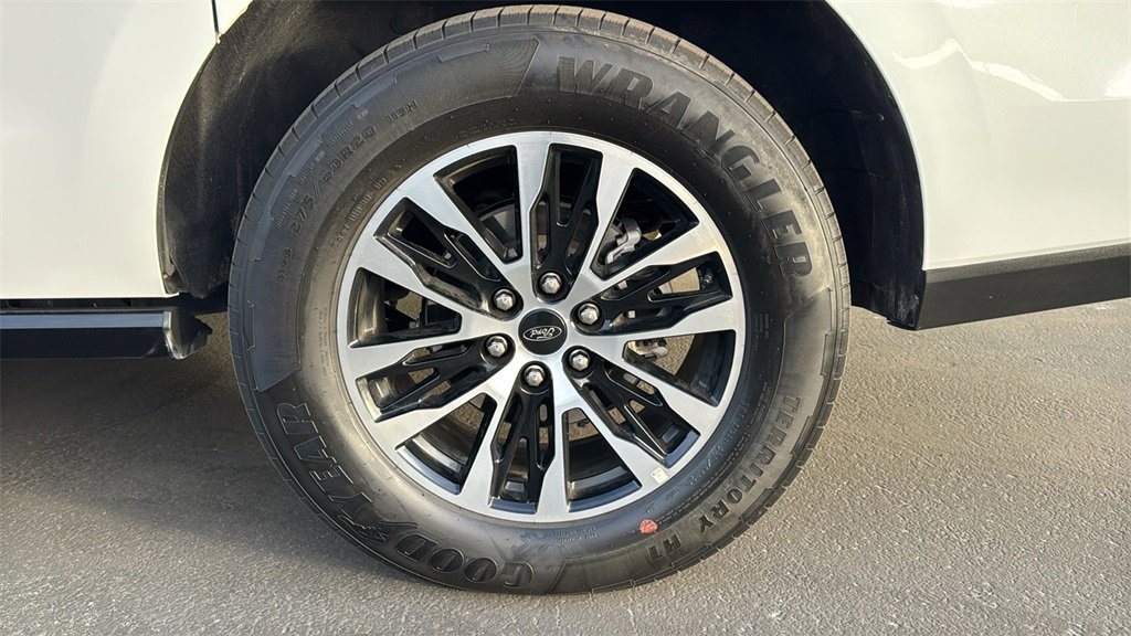 Certified 2025 Ford Expedition Max Platinum image 9