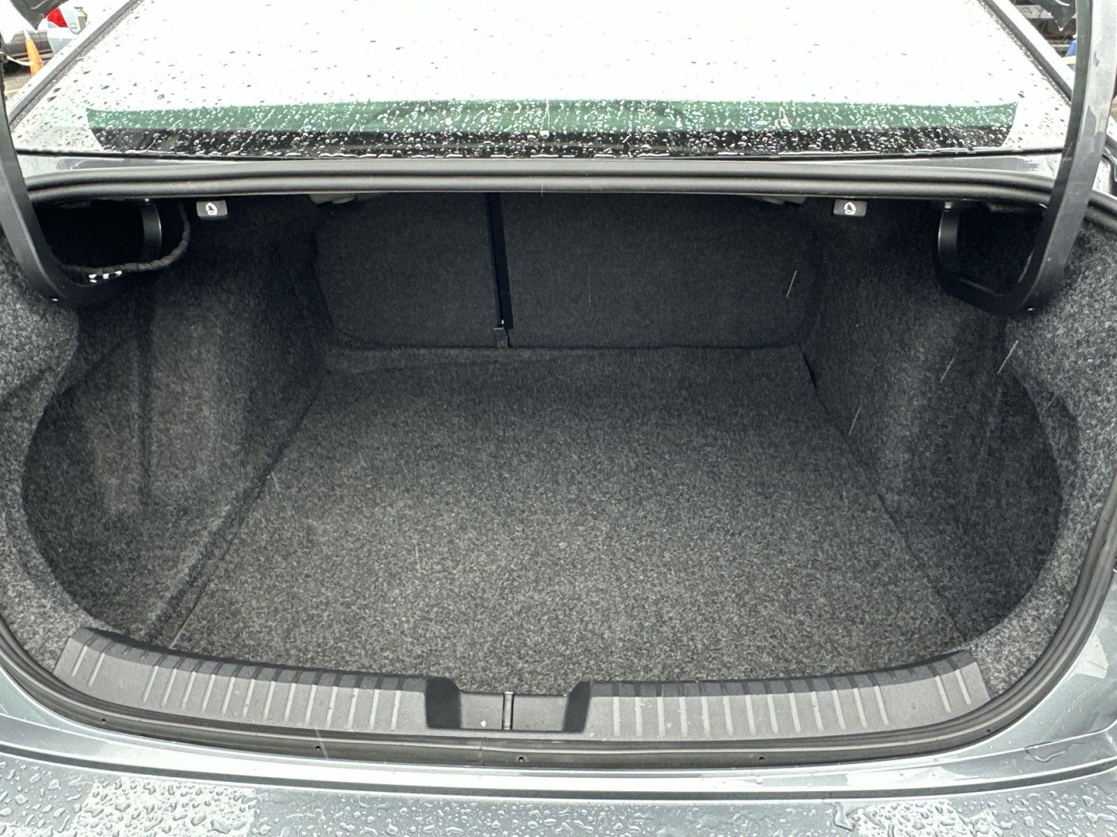 Used 2025 Volkswagen Jetta SE FWD image 34