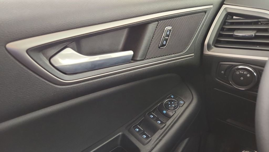 Certified 2023 Ford Edge SEL w/ Convenience Package image 14