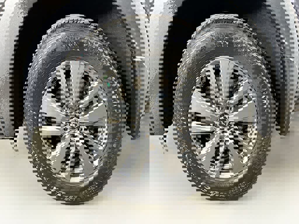 Used 2022 Nissan Pathfinder SV w/ SV Premium Package FWD image 11