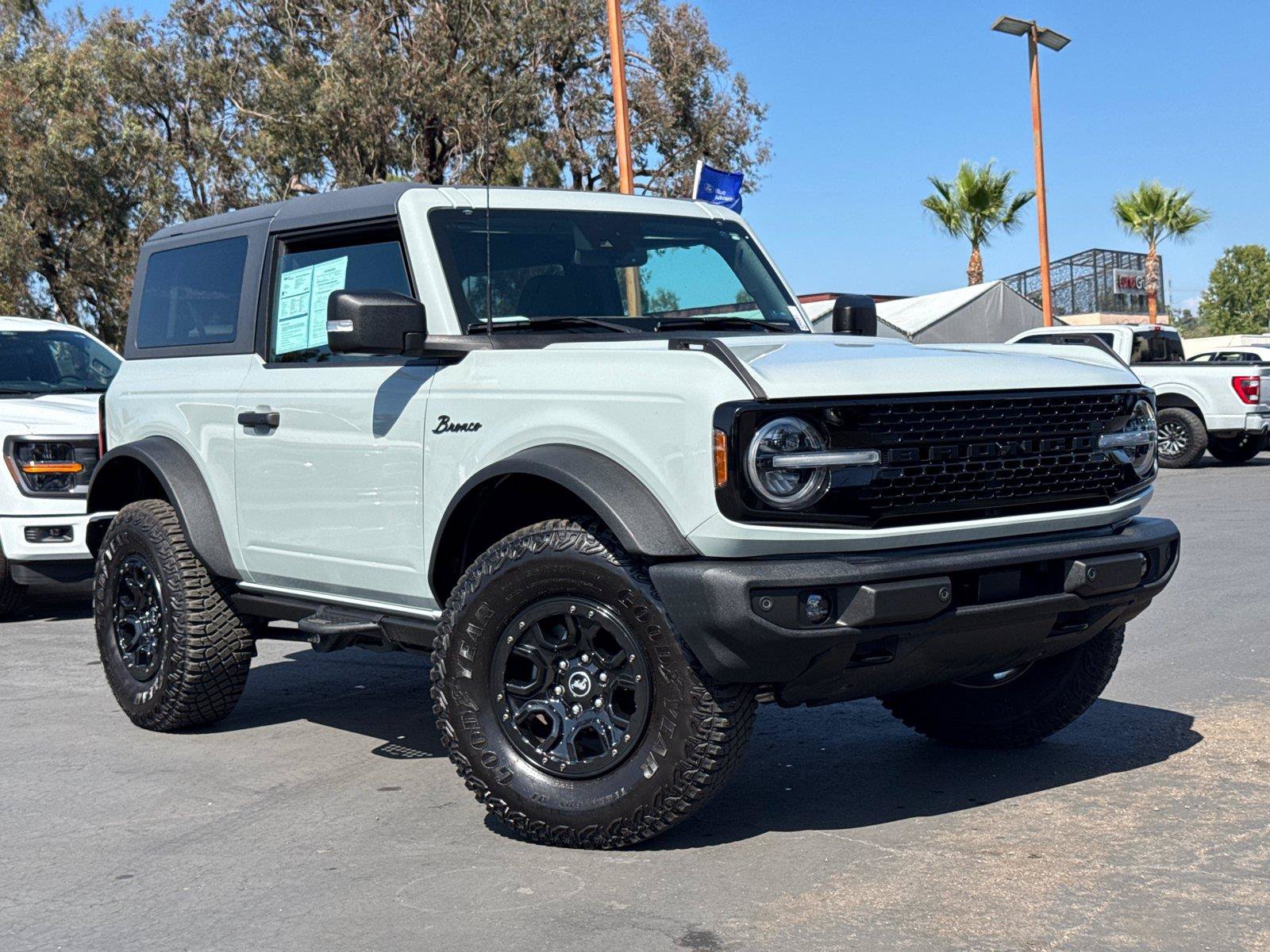 Certified 2022 Ford Bronco Wildtrak AWD/4WD image 2