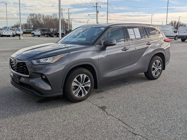 Used 2020 Toyota Highlander XLE image 8