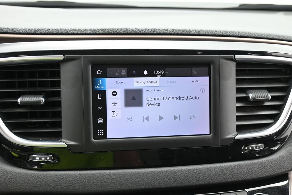 Used 2023 Chrysler Voyager LX FWD image 11