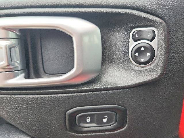 Used 2020 Jeep Wrangler Unlimited Sahara AWD/4WD image 23