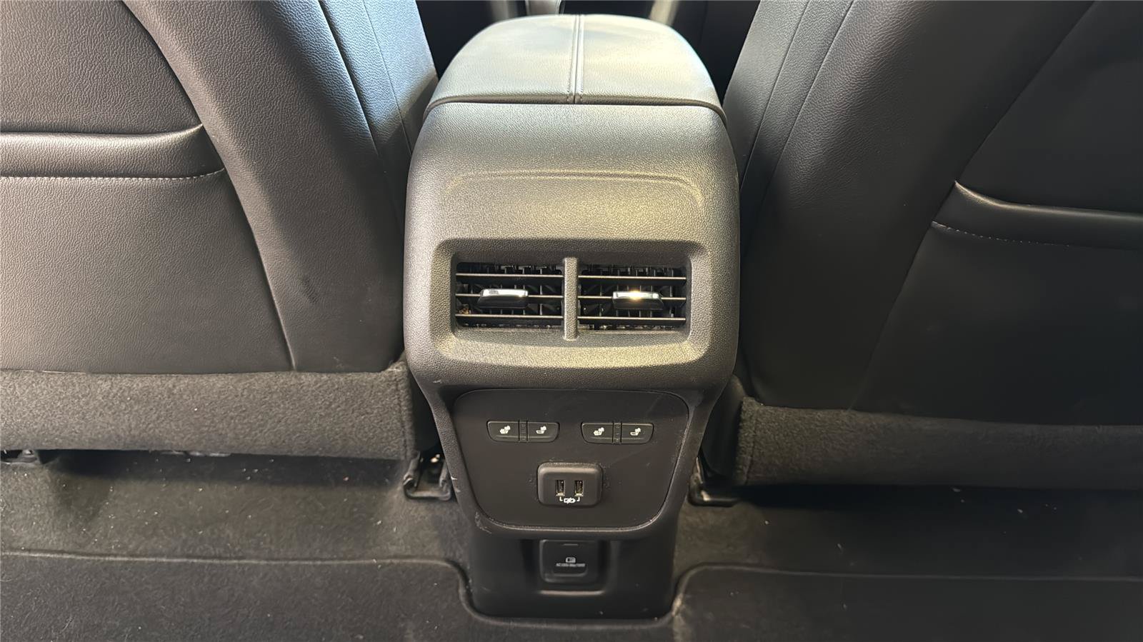 Used 2023 Chevrolet Equinox Premier AWD/4WD image 28