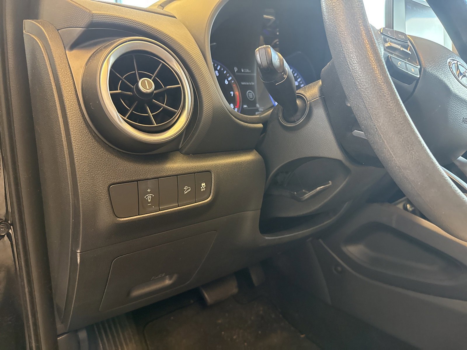 Used 2022 Hyundai Kona SEL image 24