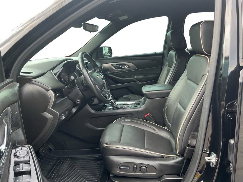 Used 2023 Chevrolet Traverse Premier FWD image 14