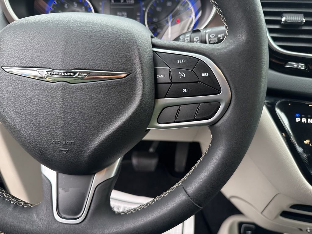 Used 2023 Chrysler Voyager LX image 22