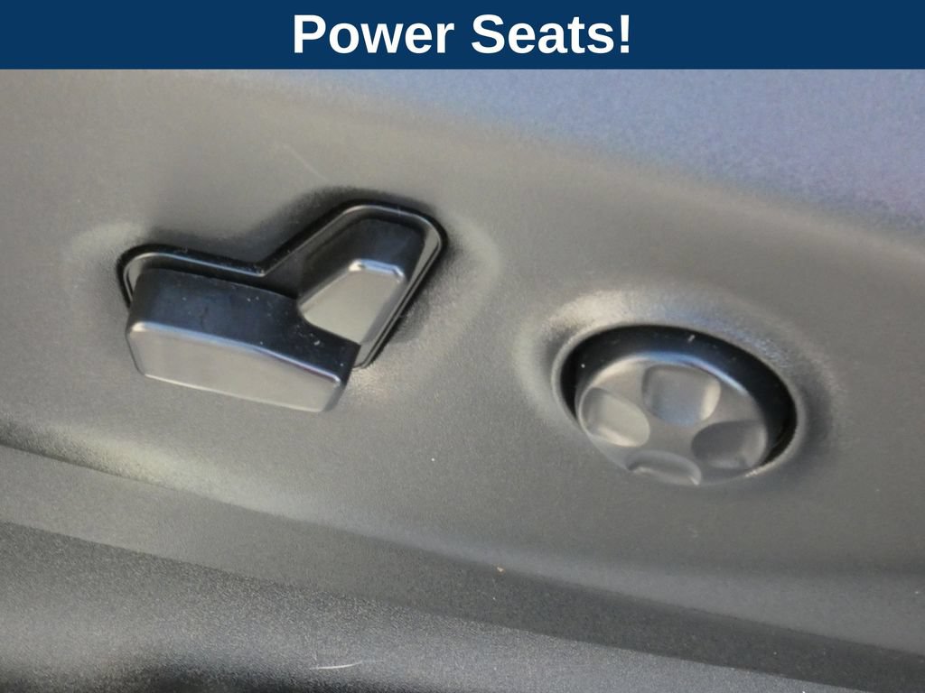 Used 2023 Chrysler Pacifica Touring-L FWD image 17