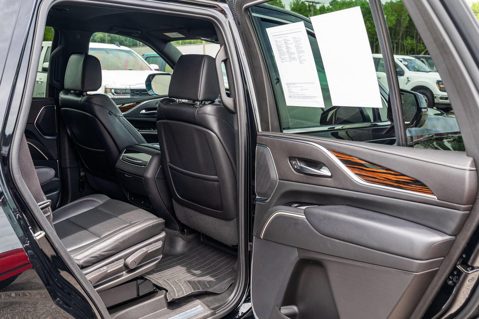 Used 2024 Cadillac Escalade Luxury w/ LPO, Floor Liner Package AWD/4WD image 13