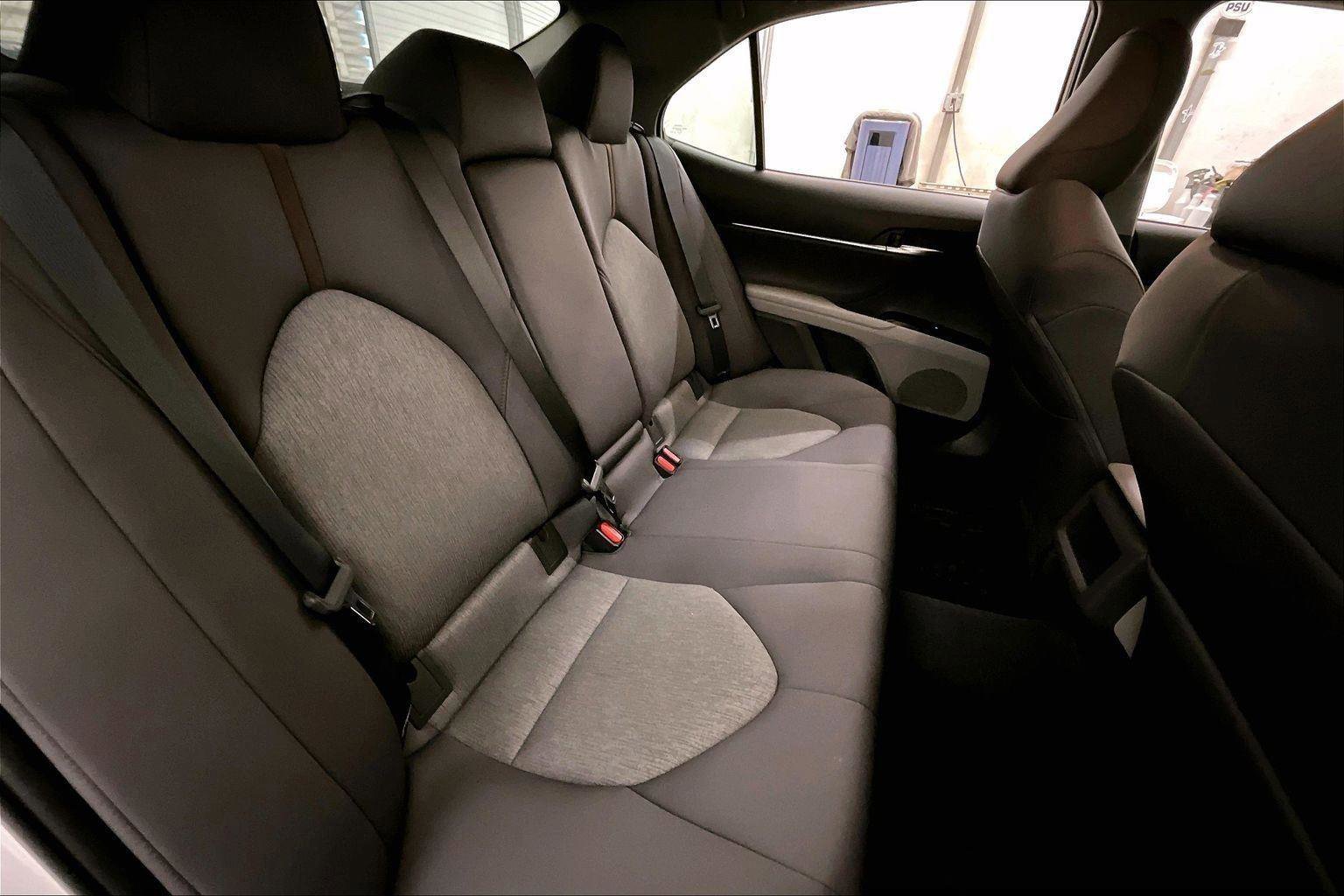 Used 2018 Toyota Camry LE image 26