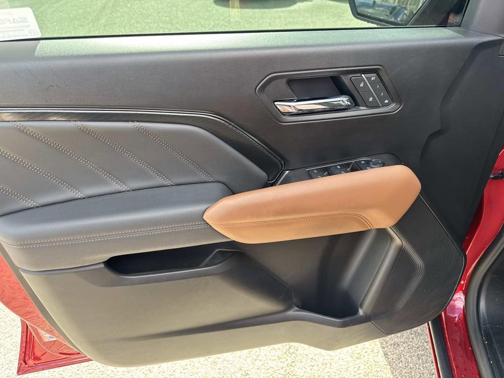 Used 2025 GMC Canyon AT4 w/ AT4 Premium Package image 16