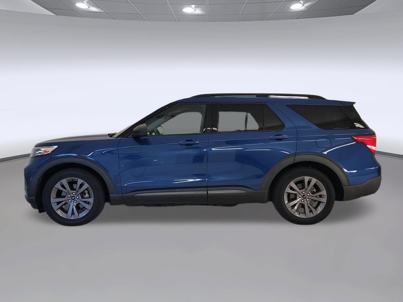 Certified 2021 Ford Explorer XLT w/ Equipment Group 202A RWD image 2