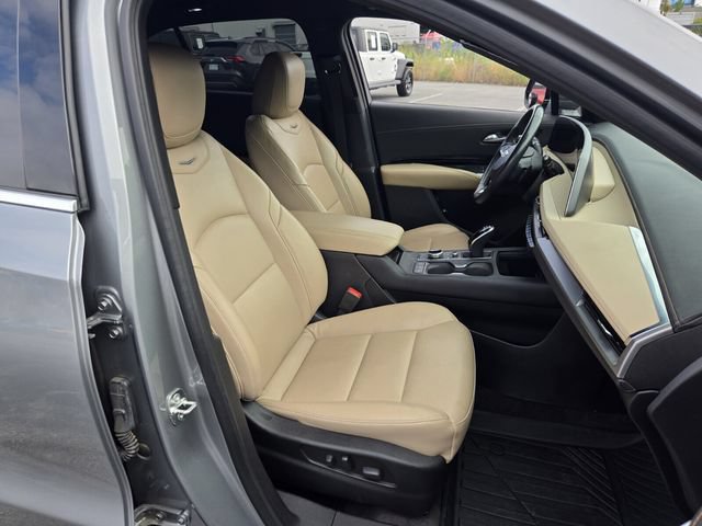 Used 2024 Cadillac XT4 Luxury w/ Cold Weather Package FWD image 20