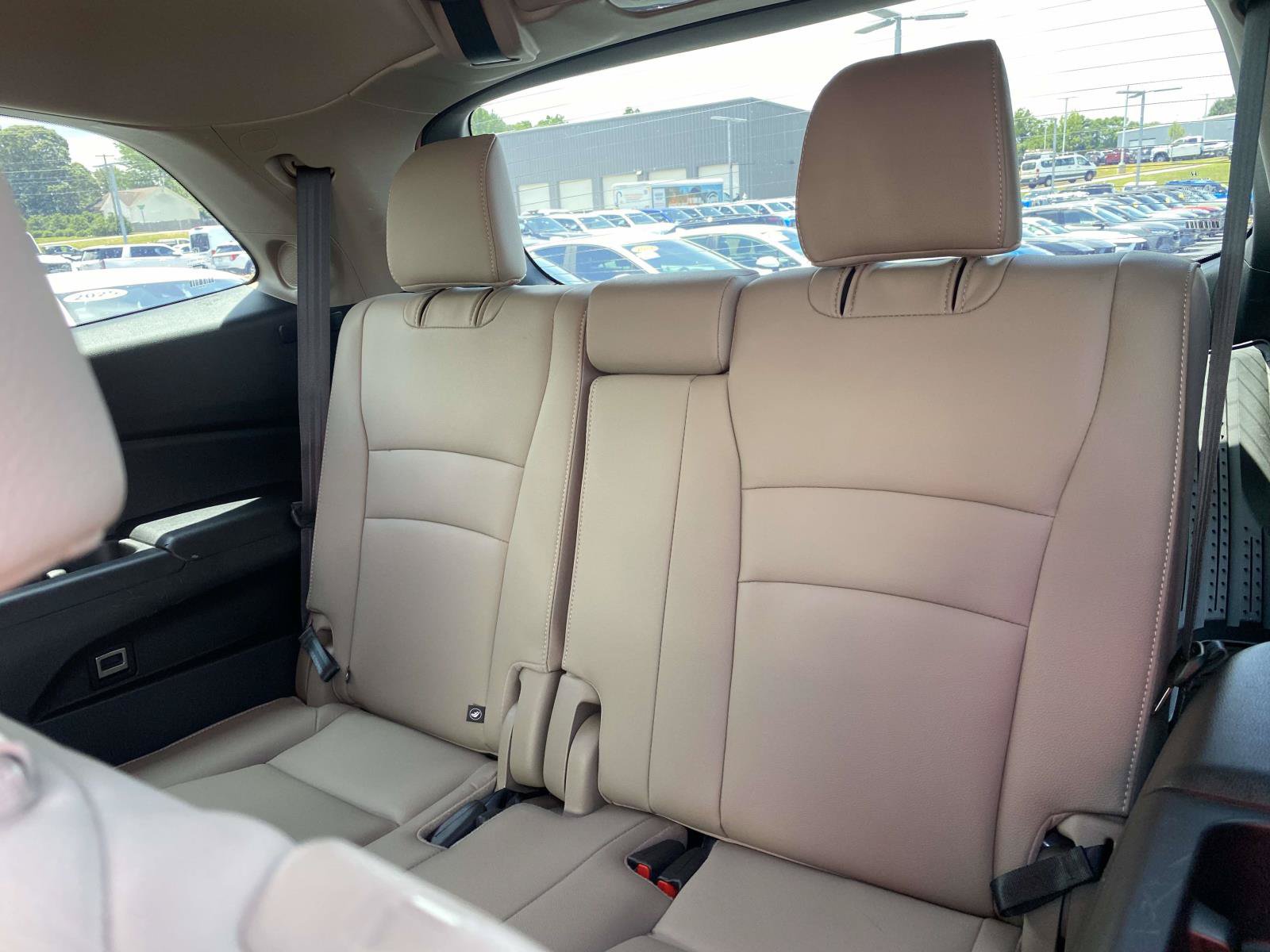 Used 2022 Honda Pilot Touring image 11