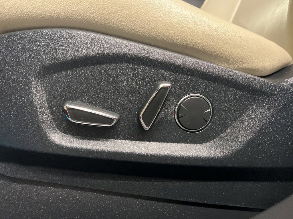 Certified 2017 Ford Edge Titanium w/ Equipment Group 301A image 30