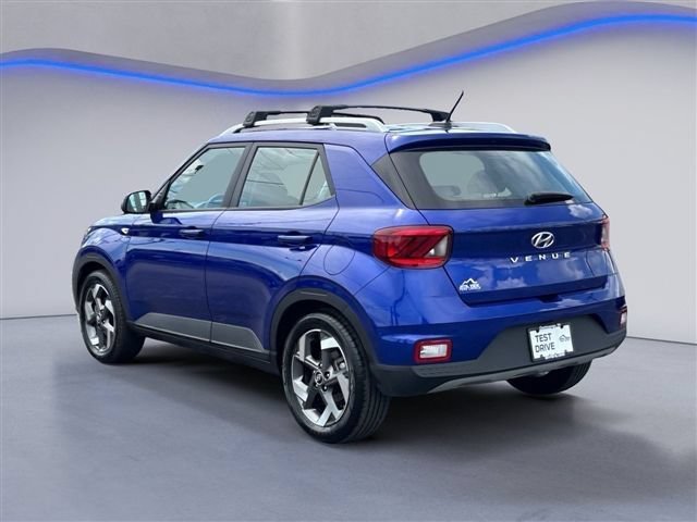 Used 2023 Hyundai Venue SEL FWD image 3