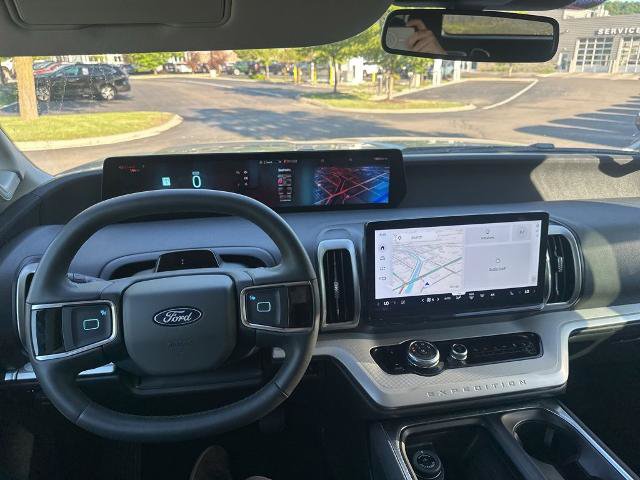 Certified 2025 Ford Expedition Active AWD/4WD image 18