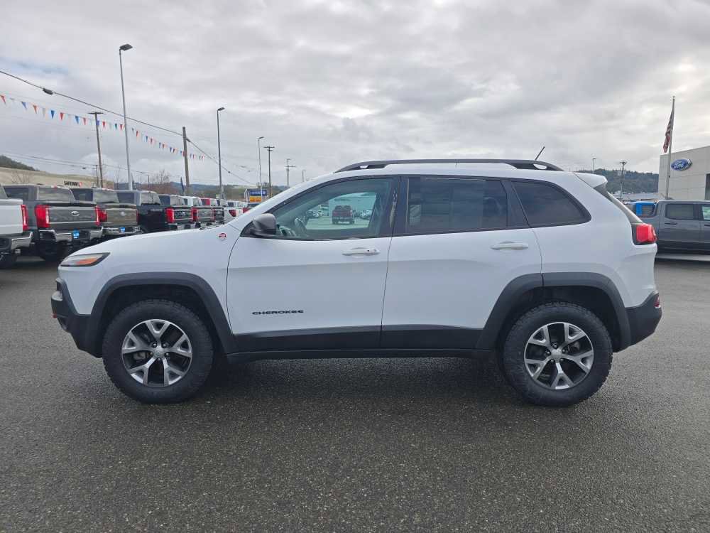 Used 2018 Jeep Cherokee Trailhawk image 2