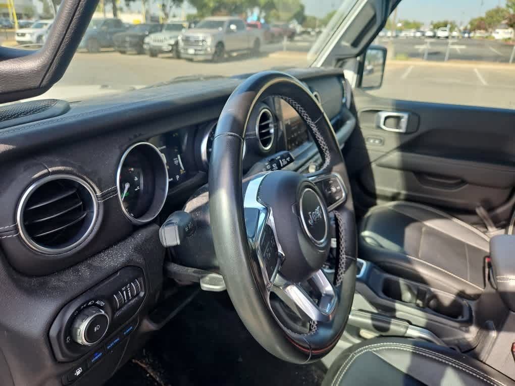 Used 2022 Jeep Wrangler Unlimited Sahara AWD/4WD image 9