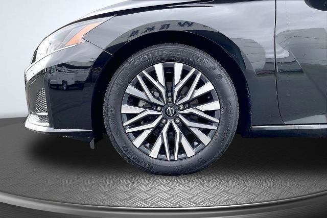 Used 2025 Nissan Altima 2.5 SV FWD image 9