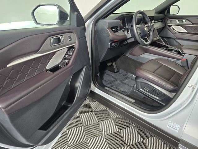 Certified 2025 Ford Explorer Platinum w/ LUX Leather Package image 12